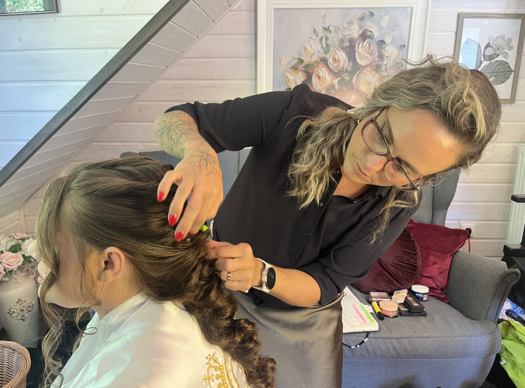 Svatební líčení a česání